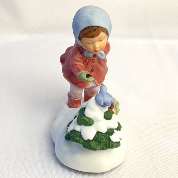 Avon “We Wish you a Merry Christmas” Vintage Musical Porcelain Figurine 1986 - Picture 4 of 11